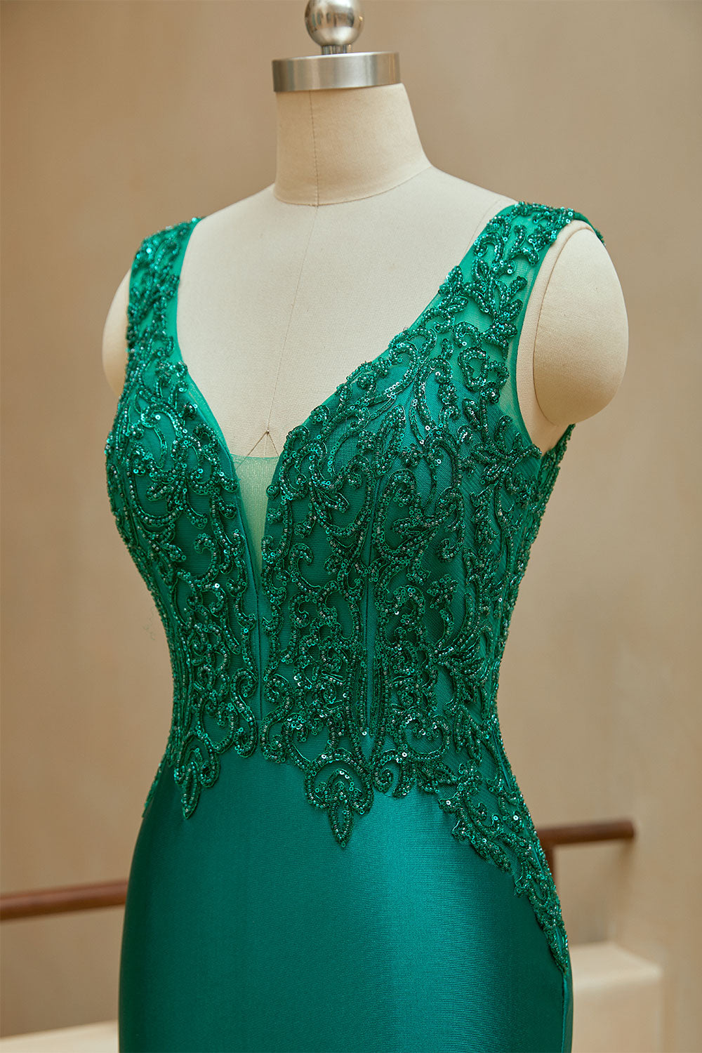 Luolandi Mermaid V Neck Satin Sleeveless Prom Dresses With Beaded Sexy Evening Dresses