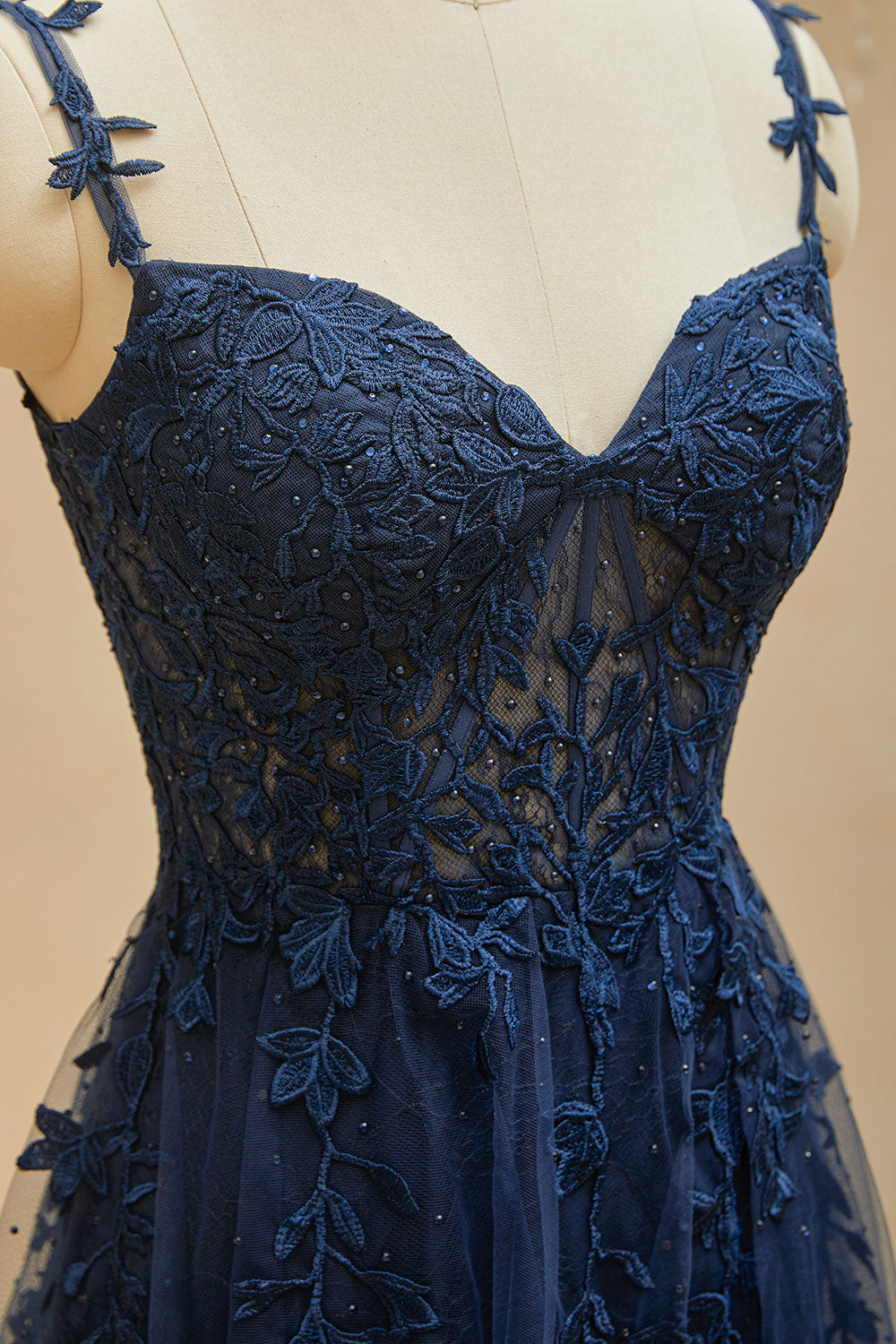 Luolandi A Line Spaghetti Straps Tulle Appliques Sleeveless Long Prom Dresses Beautiful