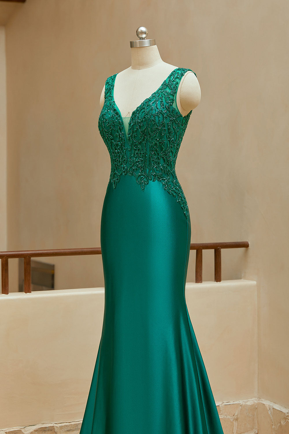 Luolandi Mermaid V Neck Satin Sleeveless Prom Dresses With Beaded Sexy Evening Dresses