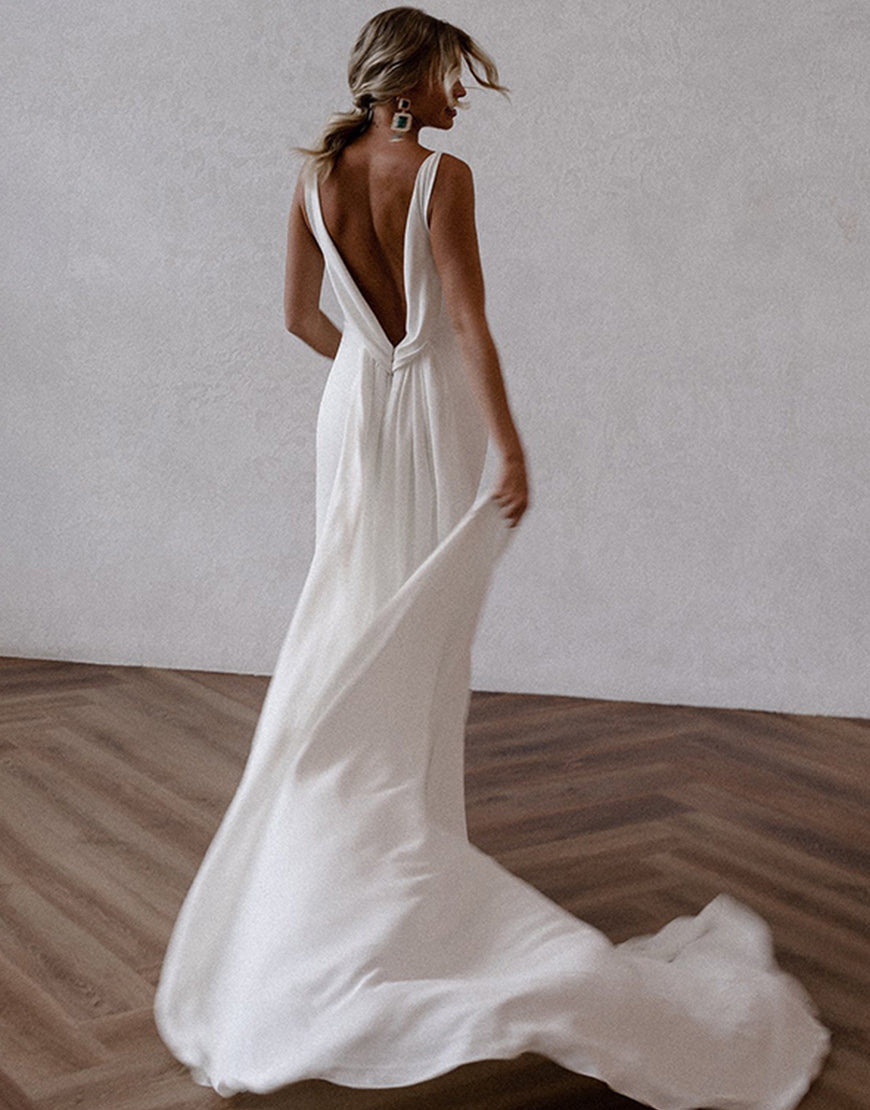 Luolandi Simple Mermaid Bohemian Wedding Dress V-neck Open Back Sexy