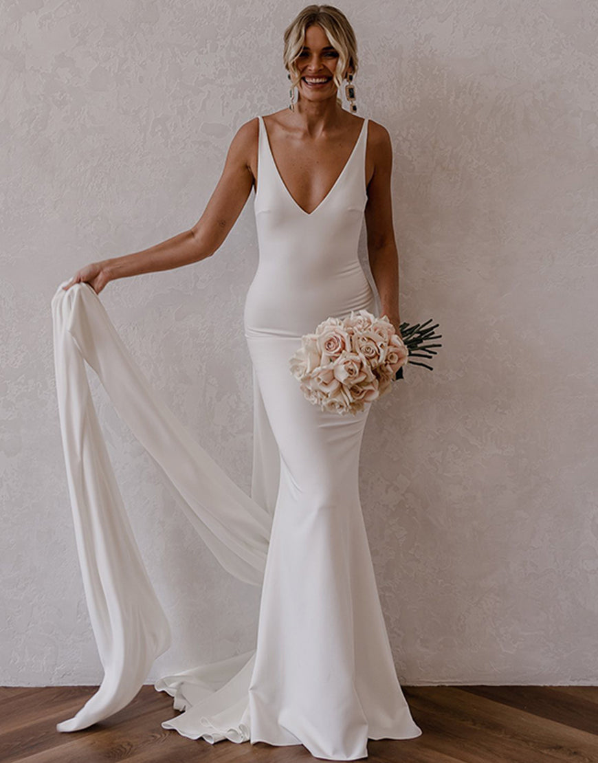 Luolandi Simple Mermaid Bohemian Wedding Dress V-neck Open Back Sexy