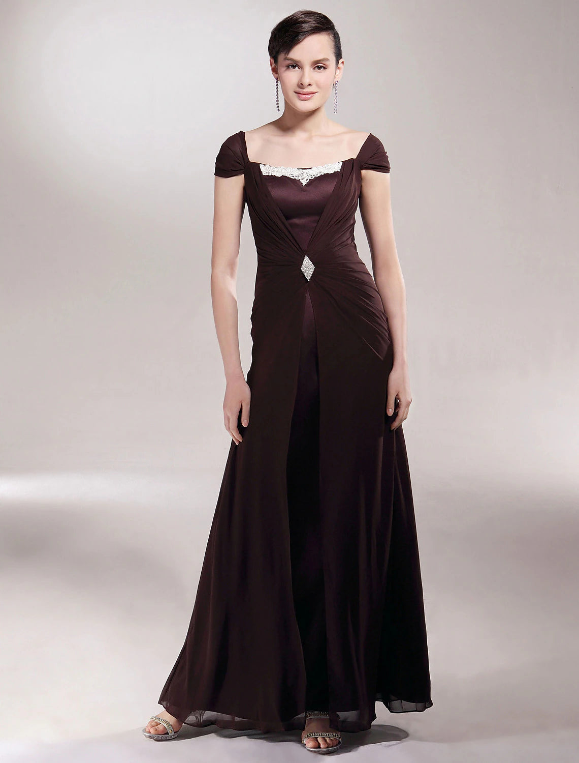 Luolandi Sheath / Column Mother of the Bride Dress Elegant Off Shoulder Floor Length Chiffon Satin Short Sleeve with Appliques