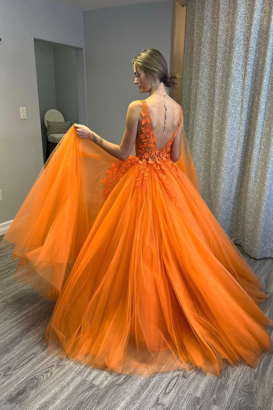 Luolandi Orange V-Neck Lace Long Prom Dresses A-Line Evening Party Dresses Sexy