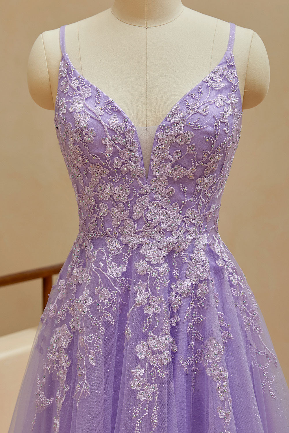 Luolandi Simple A Line Spaghetti Straps V Neck Tulle Slit Prom Dresses Wth Appliques Beautiful