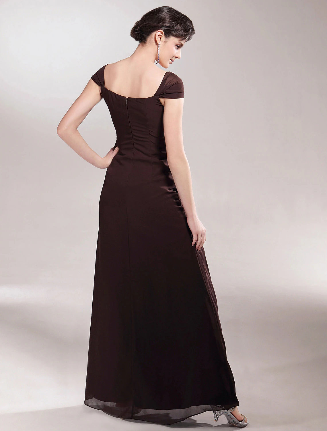 Luolandi Sheath / Column Mother of the Bride Dress Elegant Off Shoulder Floor Length Chiffon Satin Short Sleeve with Appliques