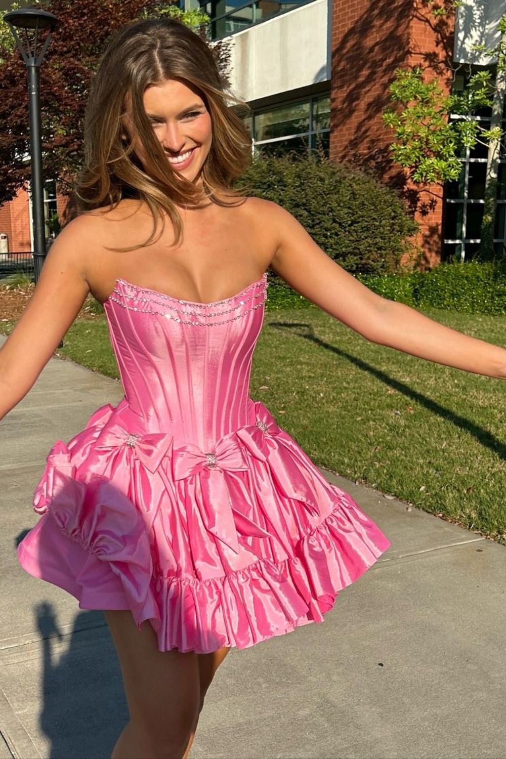 Luolandi Sweetheart Simple Bowknot Pink Strapless Satin Cocktail Dresses Short Homecoming Dresses Sexy
