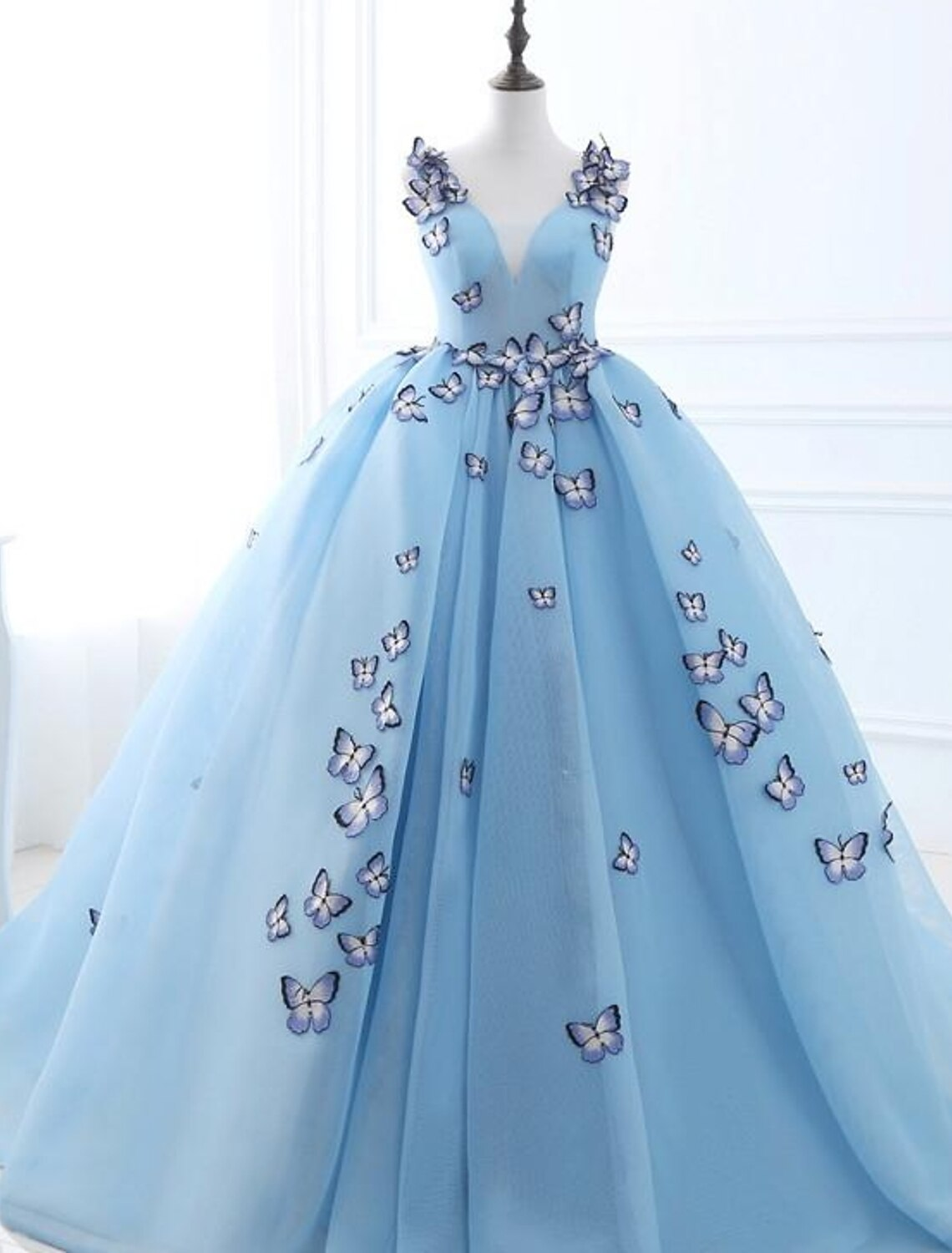 Luolandi Ball Gown Prom Dresses Luxurious Dress Engagement Court Train Sleeveless V Neck Tulle with Pleats