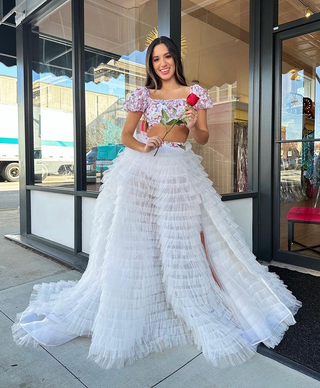 Luolandi Cute Two Pieces Square Puff Sleeve Flowy Ruffle Tiered Long Prom Dresses Beautiful