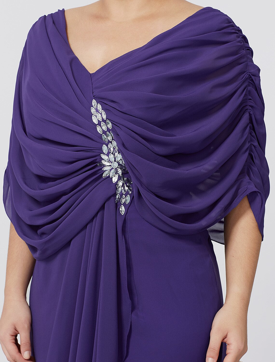 Luolandi Sheath / Column Mother of the Bride Dress Formal Classic & Timeless Elegant & Luxurious Plus Size V Neck Sweep / Brush Train Floor Length Chiffon Short Sleeve