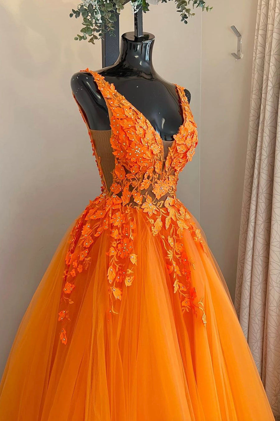 Luolandi Orange V-Neck Lace Long Prom Dresses A-Line Evening Party Dresses Sexy