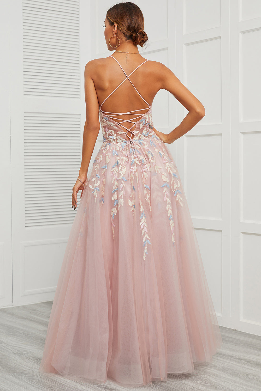 Luolandi Pink A-Line Spaghetti Straps Tulle Prom Dress with Appliques V-neck Sexy