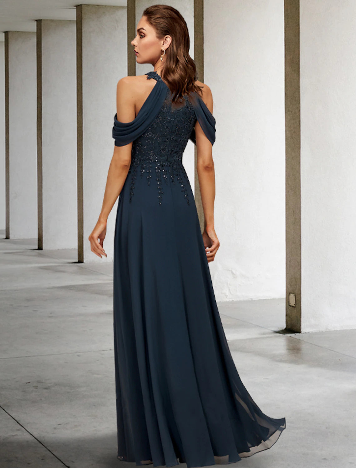 Luolandi A-Line Mother of the Bride Dress Wedding Guest Plus Size Elegant Halter Neck Floor Length Lace Tulle Sequined Sleeveless