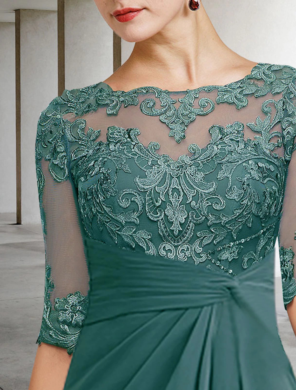 Luolandi Sheath / Column Mother of the Bride Dress Fall Wedding Guest Dresses Plus Size Elegant Jewel Neck Floor Length Chiffon Lace Short Sleeve with Appliques