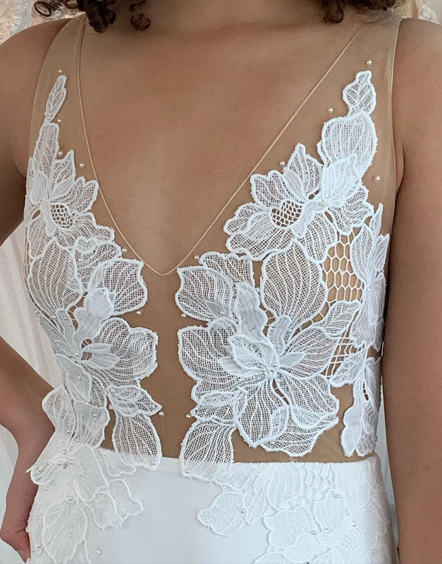 Luolandi Sexy Boho Plunging Backless Lace Appliques Wedding Dress Open Back Sexy Beautiful