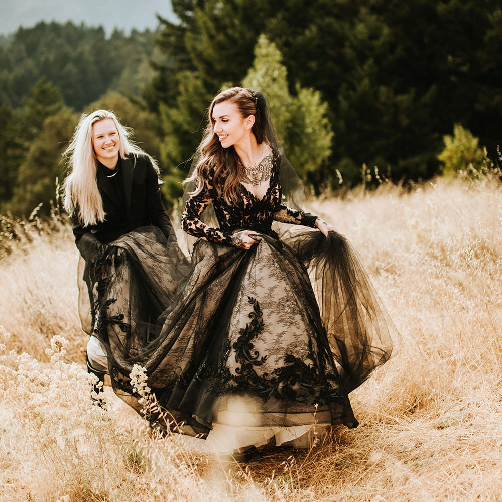 Luolandi Plus Size Long Sleeves Black Tulle Lace Appliqued Rustic V Neck Backless Wedding Dress Beautiful