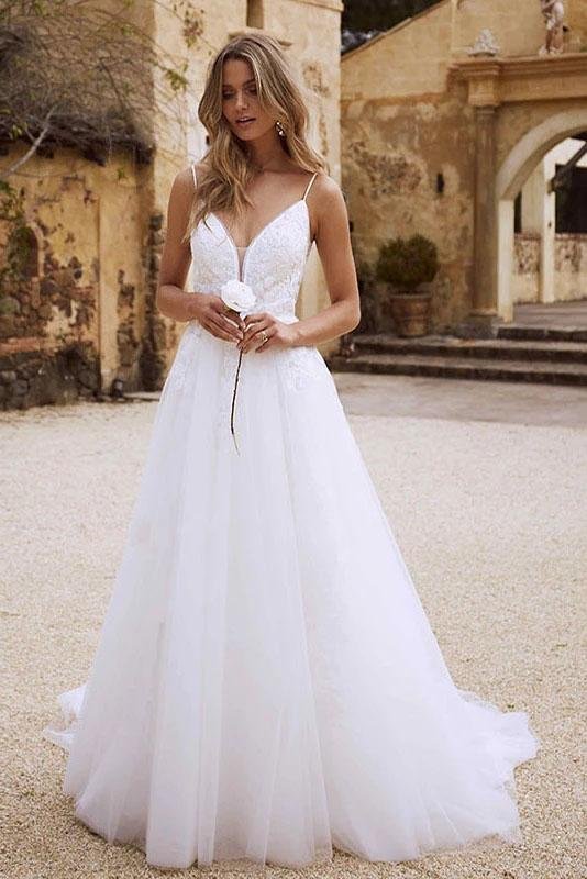 Luolandi Bohemian Wedding Dresses Beach With Lace Appliques Spaghetti Strap Wedding Gowns V-neck