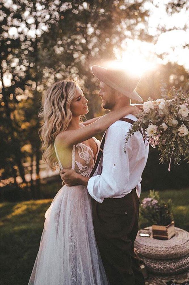 Luolandi Flowy A Line V Neck Tulle Wedding Dresses with Beads Lace Appliques Beach Bride Dresses Sexy