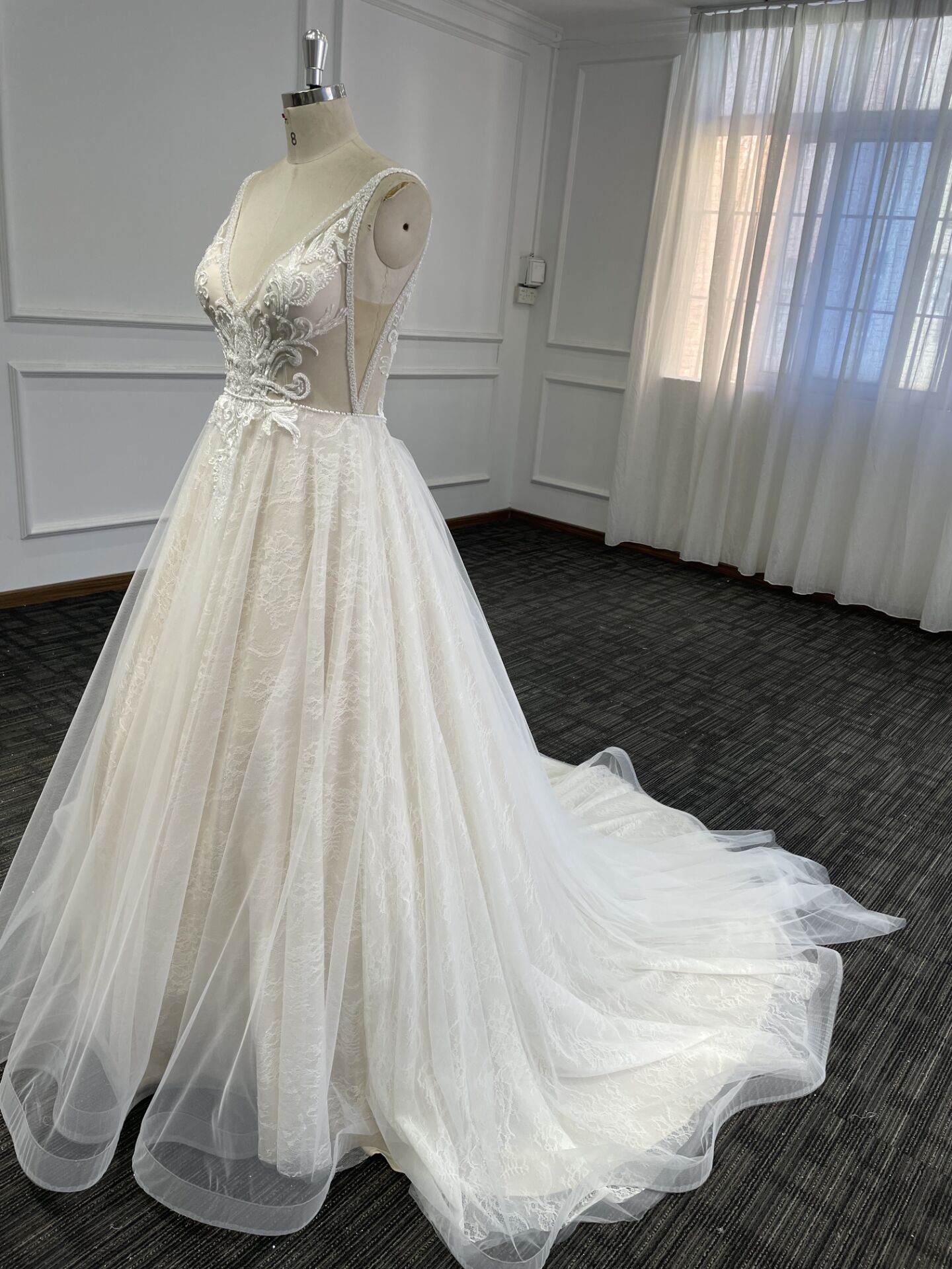 Luolandi Flowy A Line V Neck Tulle Wedding Dresses with Beads Lace Appliques Beach Bride Dresses Sexy