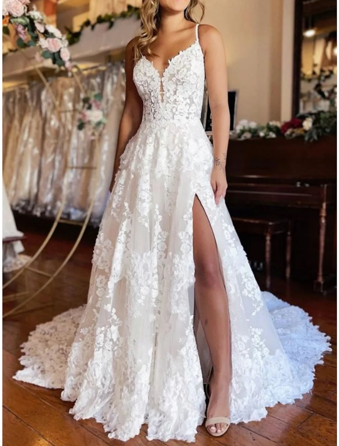 Luolandi Beach Mature Wedding Dresses A-Line Camisole Sleeveless Court Train Lace Bridal Gowns With Pleats Split Front Sexy