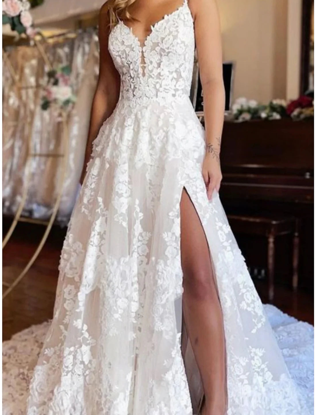 Luolandi Beach Mature Wedding Dresses A-Line Camisole Sleeveless Court Train Lace Bridal Gowns With Pleats Split Front Sexy