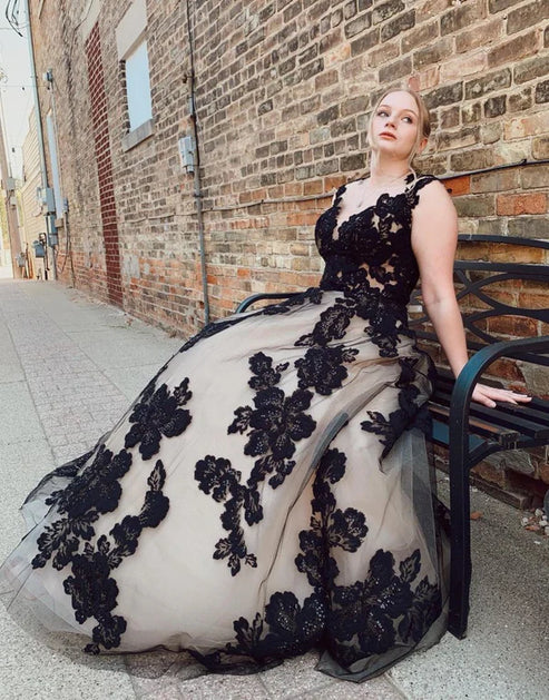 Luolandi Black Champagne Open Back Court Train Wedding Dress With Appliques Beautiful