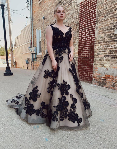 Luolandi Black Champagne Open Back Court Train Wedding Dress With Appliques Beautiful