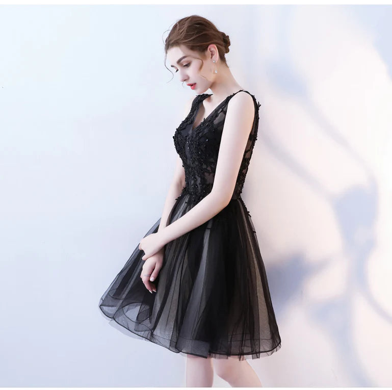 Luolandi Black V-neckline Knee Length Lace Applique Lace Party Dress Homecoming Dress Elegant