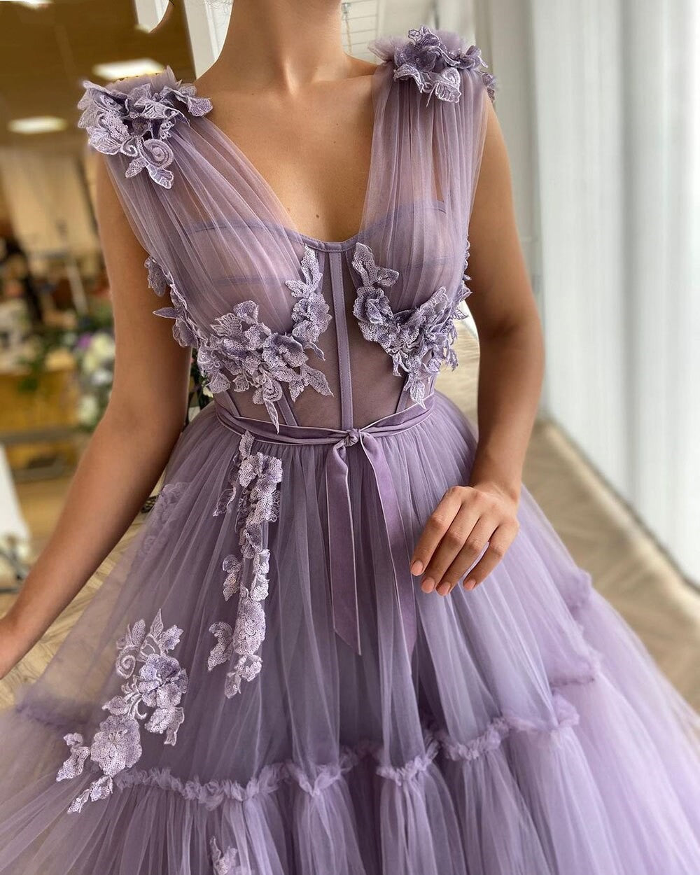 Luolandi Charming A Line V Neck Tulle Appliques Floral Evening Long Prom Dresses Floor Length