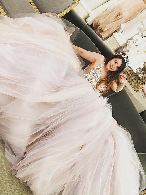 Luolandi Charming V-neck Spaghetti Straps Neckline Ball Gown Wedding Dresses With Rhinestones