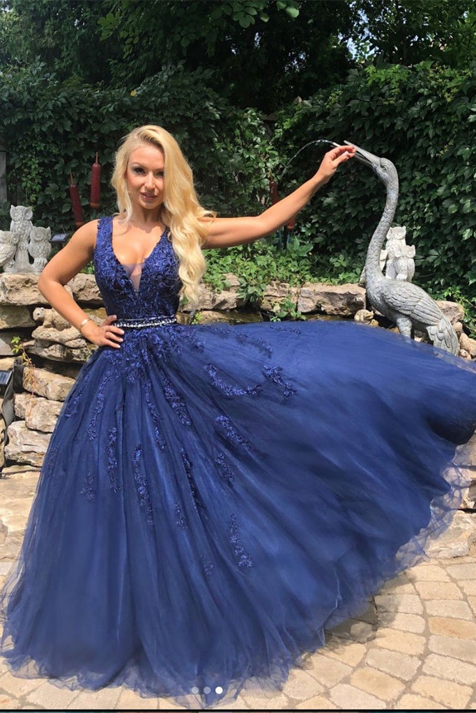 Luolandi Chic A Line Straps Tulle Prom Dresses V Neck Lace Appliques Long Formal Dresses Sexy