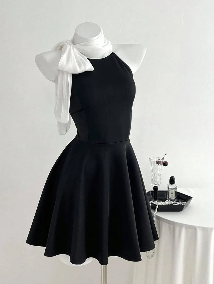 Luolandi Chic A Line Halter Black Sleeveless Short Homecoming Dress Elegant Graduation Party Dress