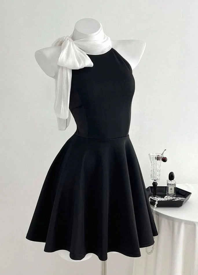 Luolandi Chic A Line Halter Black Sleeveless Short Homecoming Dress Elegant Graduation Party Dress