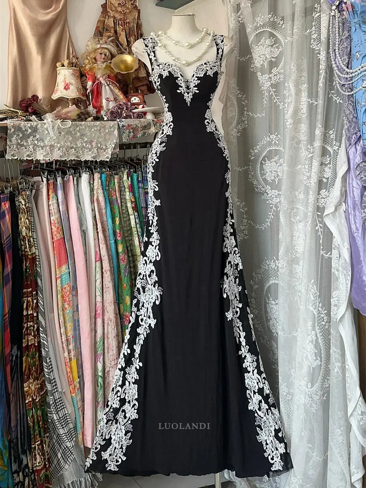 Luolandi Chic A Line Sleeveless Long Formal Prom Dress with Appliques Elegant Wedding Guest Dress Charming Party Evening Gowns