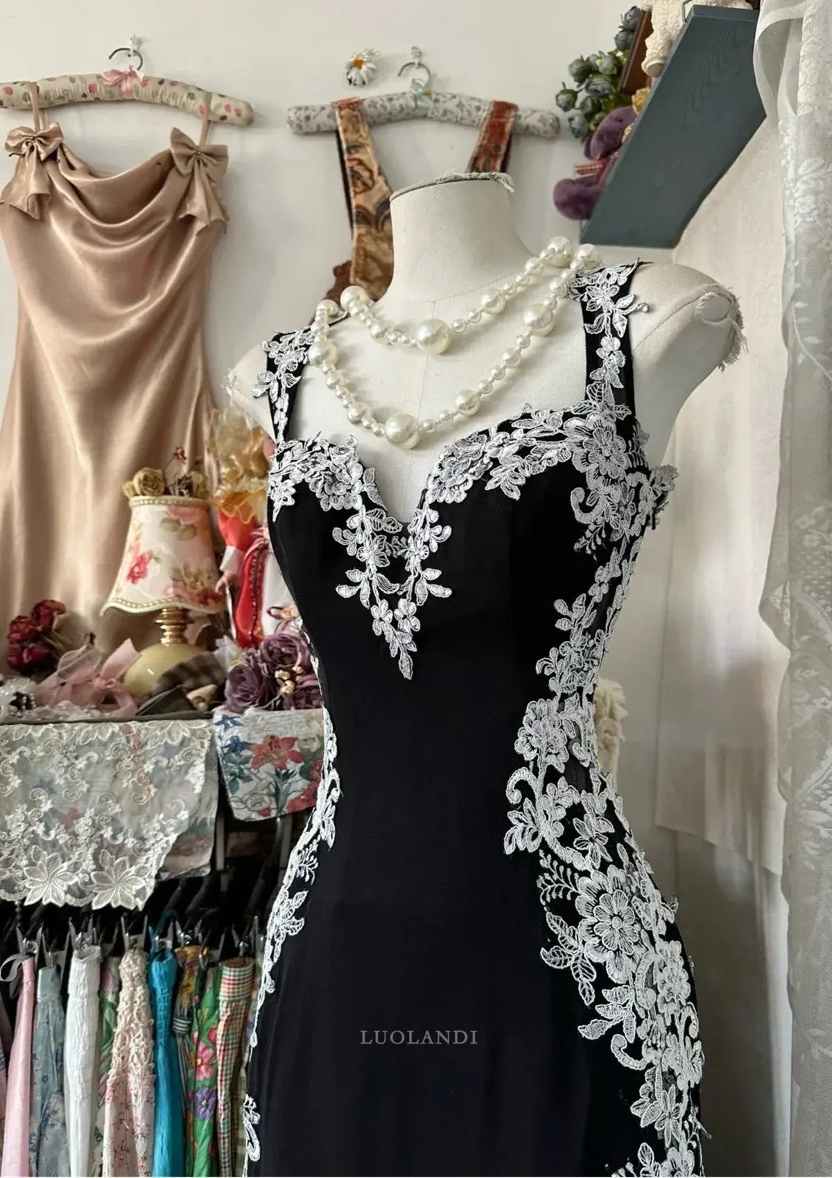 Luolandi Chic A Line Sleeveless Long Formal Prom Dress with Appliques Elegant Wedding Guest Dress Charming Party Evening Gowns