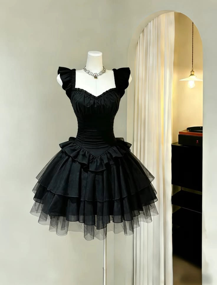 Luolandi Chic Black A Line Sweetheart Neck Sleeveless Short Homecoming Dress Elegant Graduation Party Dress