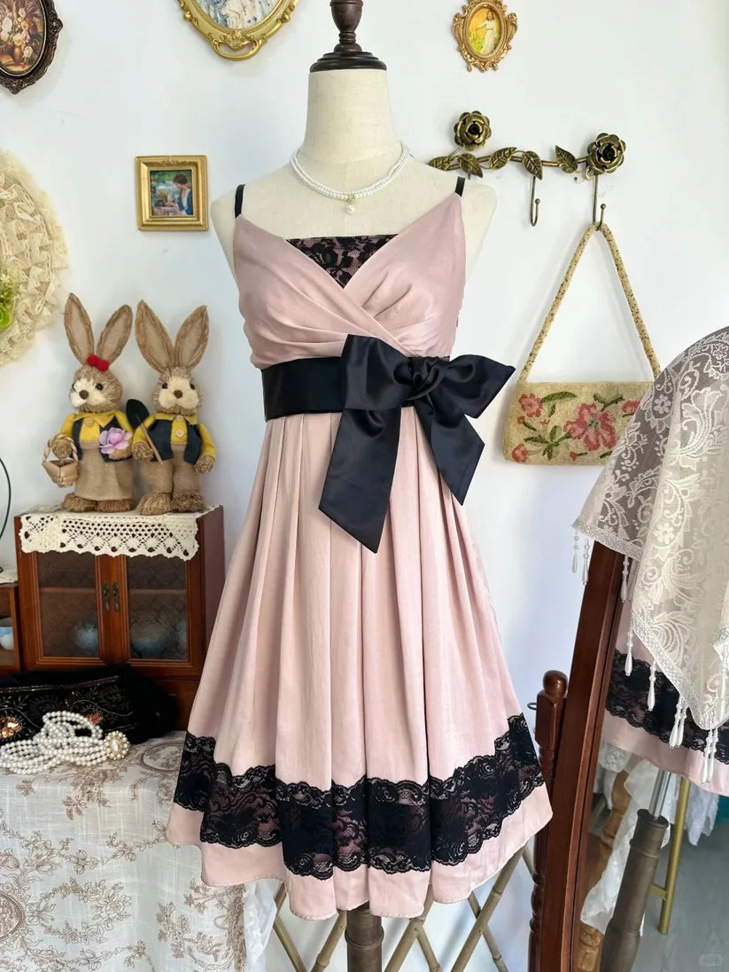 Luolandi Classy A Line Straps Sleeveless Party Prom Dress Vintage Homecoming Dress with Lace