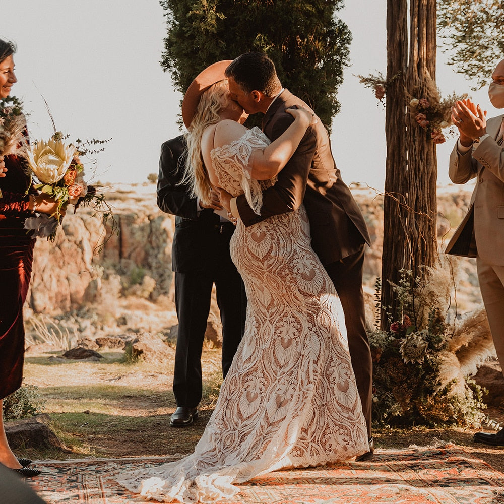 Luolandi Plus Sizes Sheath Sweetheart Spaghetti Strap Lace Cut Out Flutter Sleeves Backless Boho Wedding Dress Beautiful