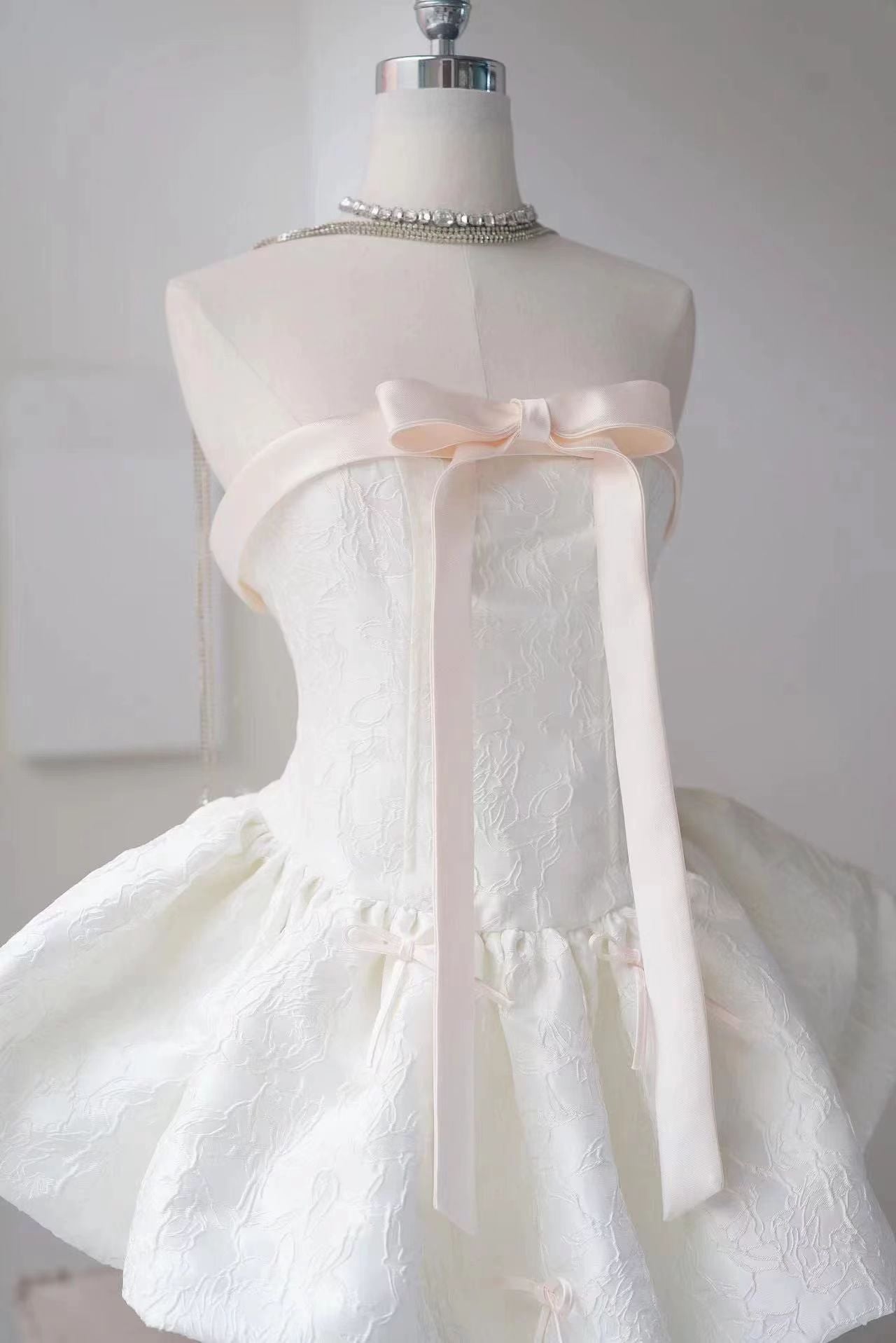 Luolandi Cute A line Strapless Short Homecoming Dress Sweet Graduation Dress Lovely Birthday Party Dress With Bow