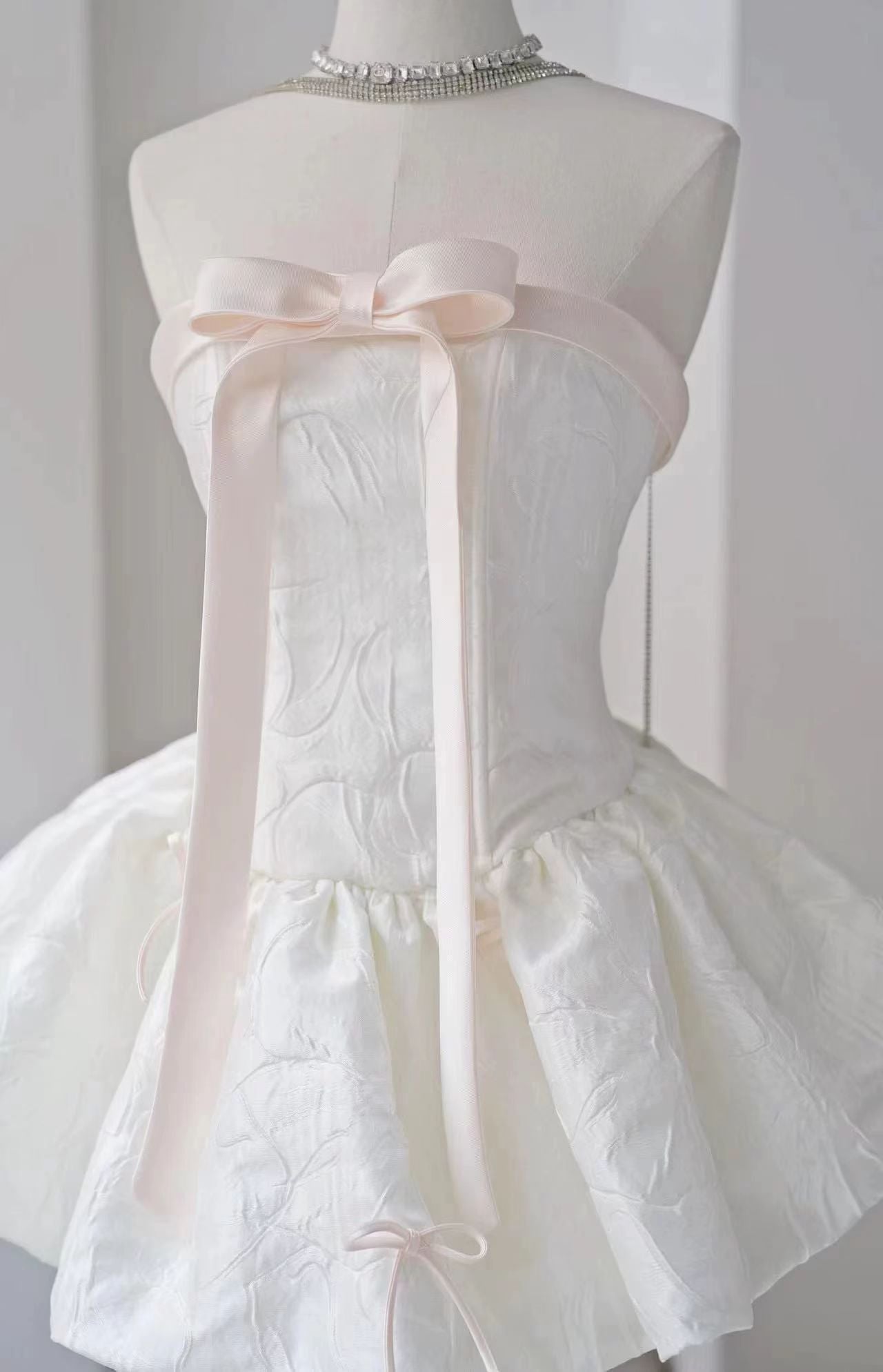 Luolandi Cute A line Strapless Short Homecoming Dress Sweet Graduation Dress Lovely Birthday Party Dress With Bow