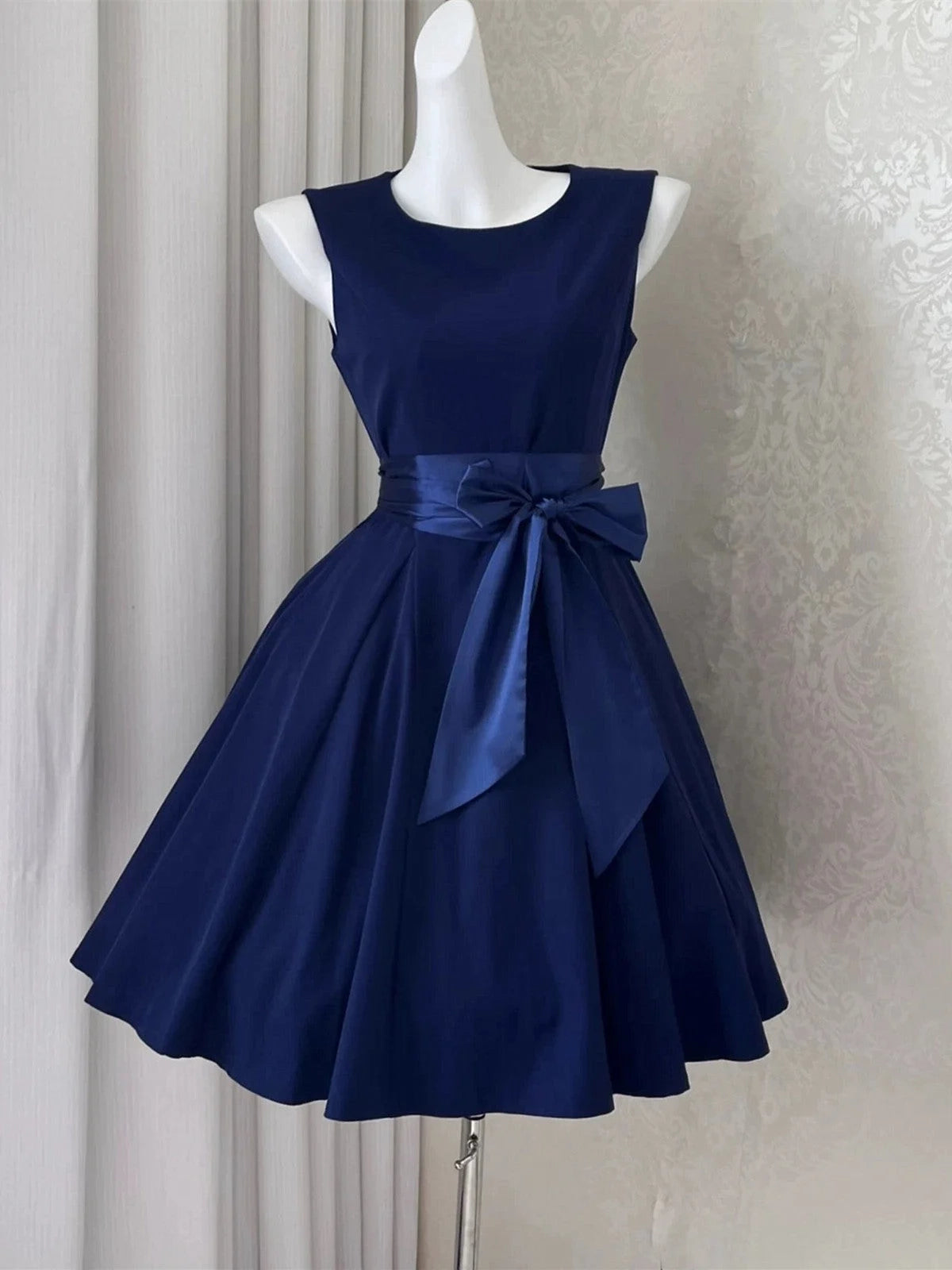 Luolandi Cute Blue A Line Sleeveless Short Homecoming Dress Elegant Graduation Party Dress with Bow