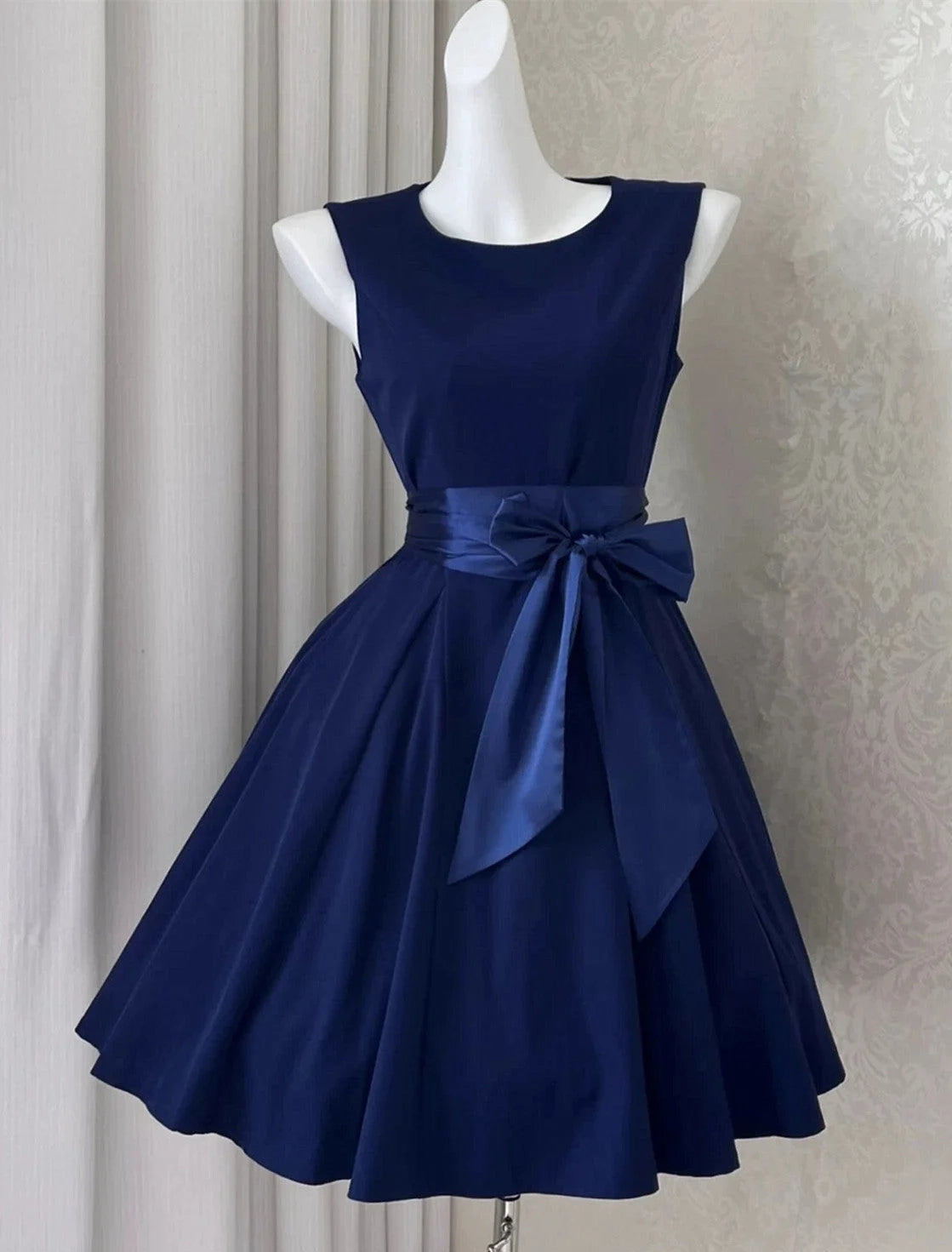 Luolandi Cute Blue A Line Sleeveless Short Homecoming Dress Elegant Graduation Party Dress with Bow