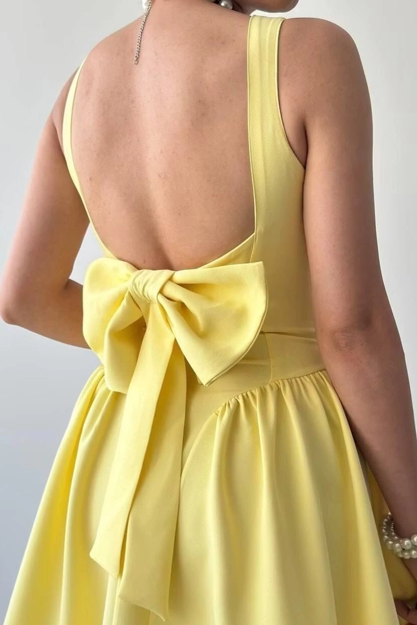 Luolandi Cute Straps Square Neck A Line Yellow Sleeveless Pleated Short Homecoming Dress Lovely Graduation Party Dress with Bow