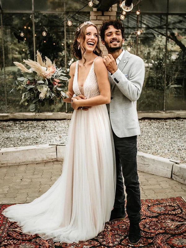 Luolandi Fabulous Tulle V-neck A-line Backless Wedding Gowns Sexy Wedding Dresses