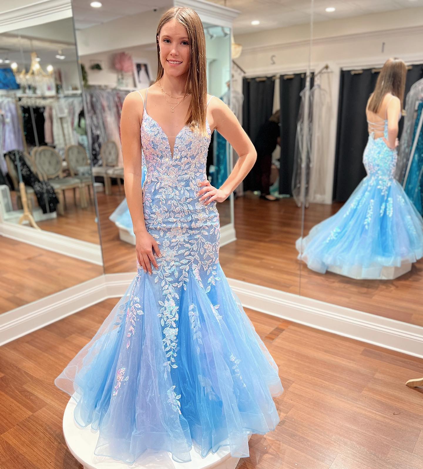 Luolandi Elegant Blue Spaghetti Straps Tulle Mermaid Prom Dress With Appliques Beautiful Evening Dresses