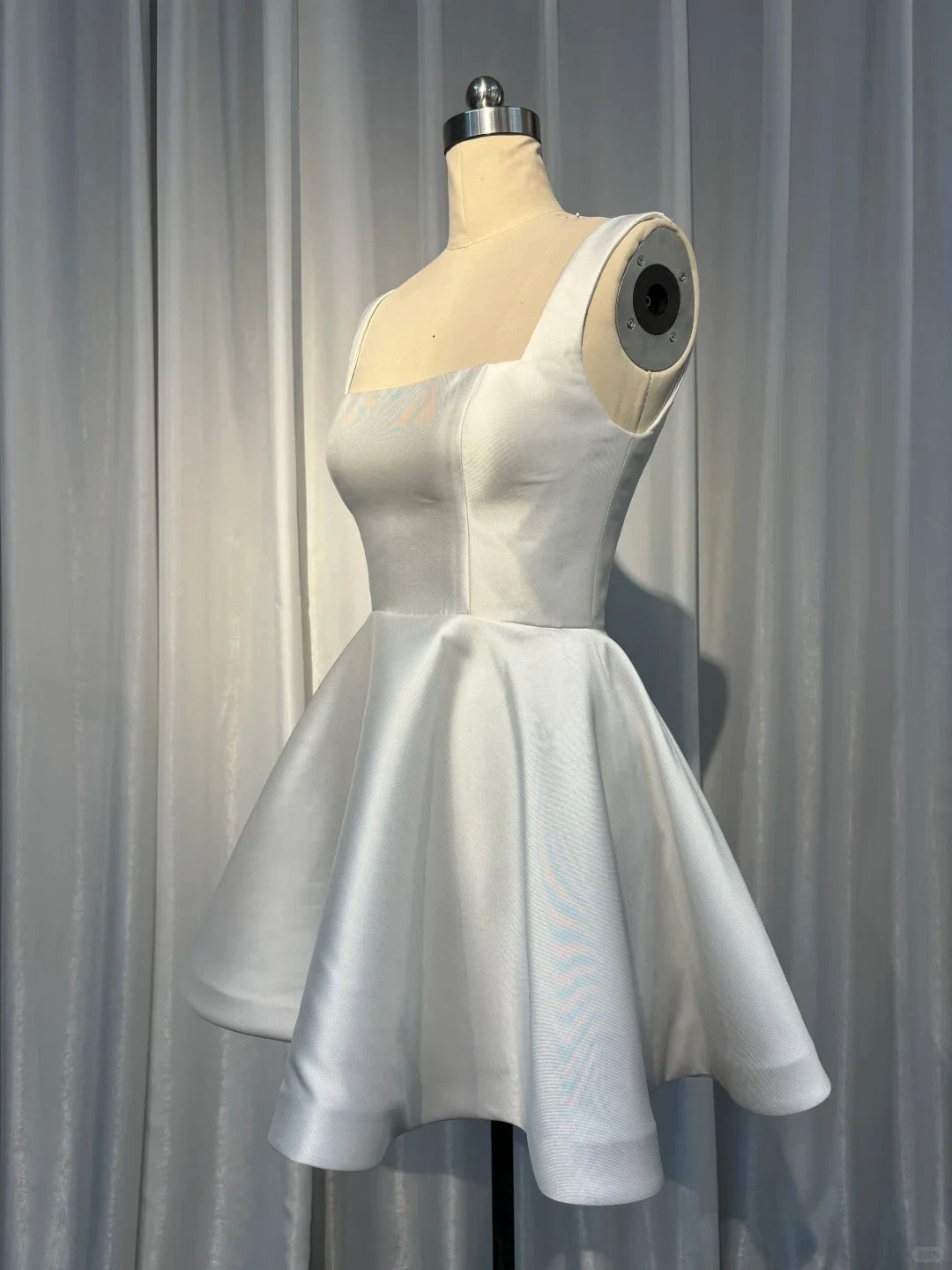 Luolandi Elegant A-Line Square Neck Sleeveless Chic Satin Short Party Homecoming Dress