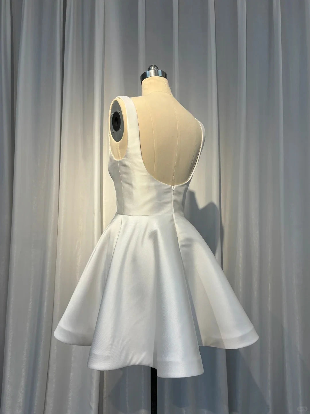 Luolandi Elegant A-Line Square Neck Sleeveless Chic Satin Short Party Homecoming Dress