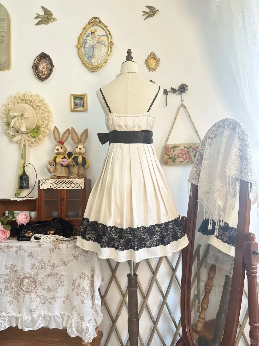 Luolandi Elegant A Line Straps Sleeveless Party Prom Dress Vintage Homecoming Dress with Lace