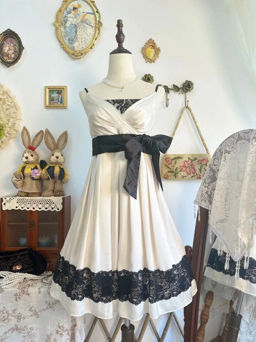 Luolandi Elegant A Line Straps Sleeveless Party Prom Dress Vintage Homecoming Dress with Lace