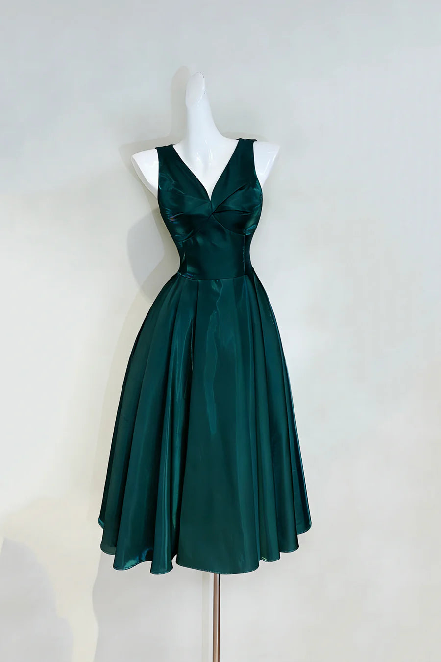 Luolandi Elegant A Line V Neck Sleeveless Formal Prom Dress Classy Party Graduation Dress