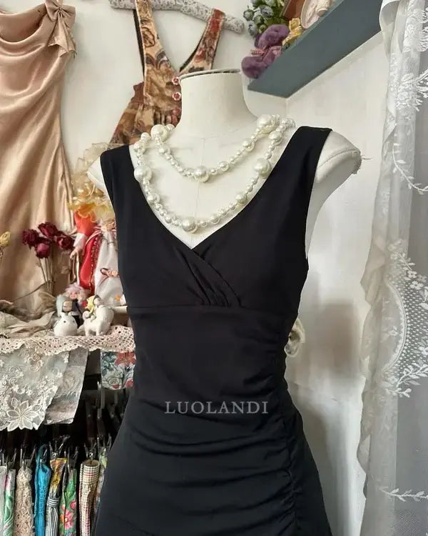 Luolandi Elegant A Line V Neck Sleeveless Long Formal Prom Dress Black Party Evening Gowns Simple Wedding Guest Dress for Women